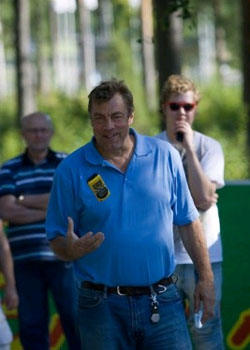 برگزاری مسابقه بسیار هیجان‌انگیز و دیدنی پرتاب موبایل برای اولین بار در ایران