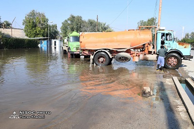 تداوم عملیات خدمات رسانی مناطق نفت خیز جنوب برای رفع آبگرفتگی معابر