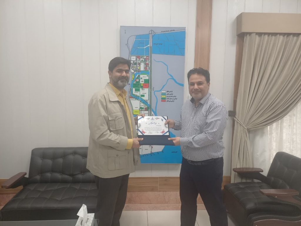 تقدیر و تشکر پیام برزگر مدیرعامل سازمان منطقه ویژه اقتصادی پتروشیمی از خدمات ارزشمند و تلاش‌های صادقانه دکتر امین احمدپور
