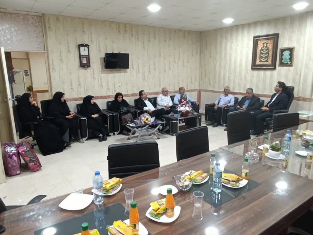 دیدار مهدی ابراهیمی فرد رئیس بنیاد شهید و امور ایثارگران بندر ماهشهر با تعدادی از آموزگاران و دبیران تحت پوشش بنیاد شهید شهرستان بندر ماهشهر+تصاویر