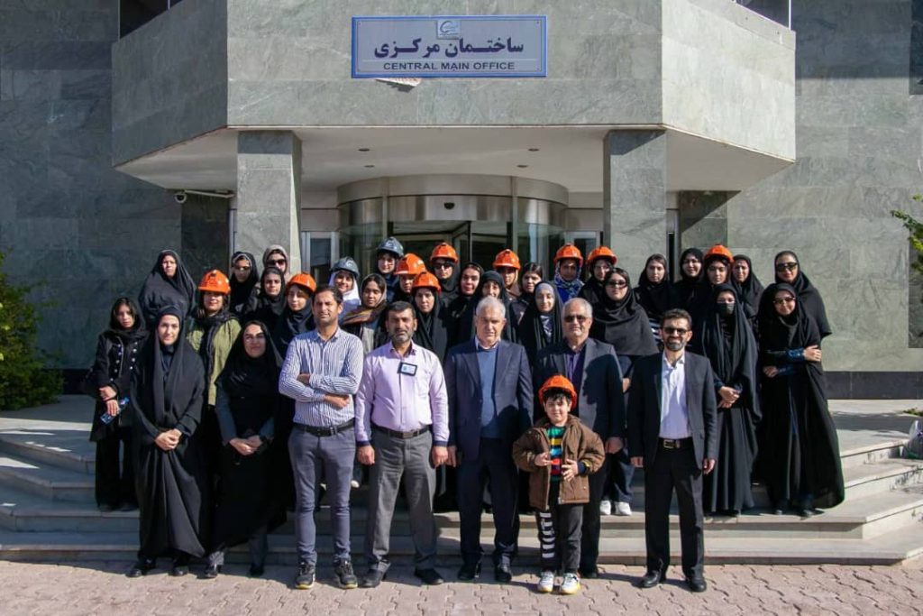 بازدید دانش آموزان دختر  پایه متوسطه دوم  از شرکت پتروشیمی فجر انرژی در قالب اردوی راهیان پیشرفت+تصاویر