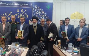 تقدیر از دکتر علیرضا بزرگیان، برگزیده بخش کتاب حوزه فنی و مهندسی در سومین جشنواره علمی شهید چمران