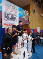 مدال طلای امیررضا بزرگیان قهرمان کیکبوکسینگ خوزستان تقدیم به شهدای جنگ ۱۲روزه شد مدال طلای امیررضا بزرگیان قهرمان کیکبوکسینگ خوزستان تقدیم به شهدای جنگ ۱۲روزه شد