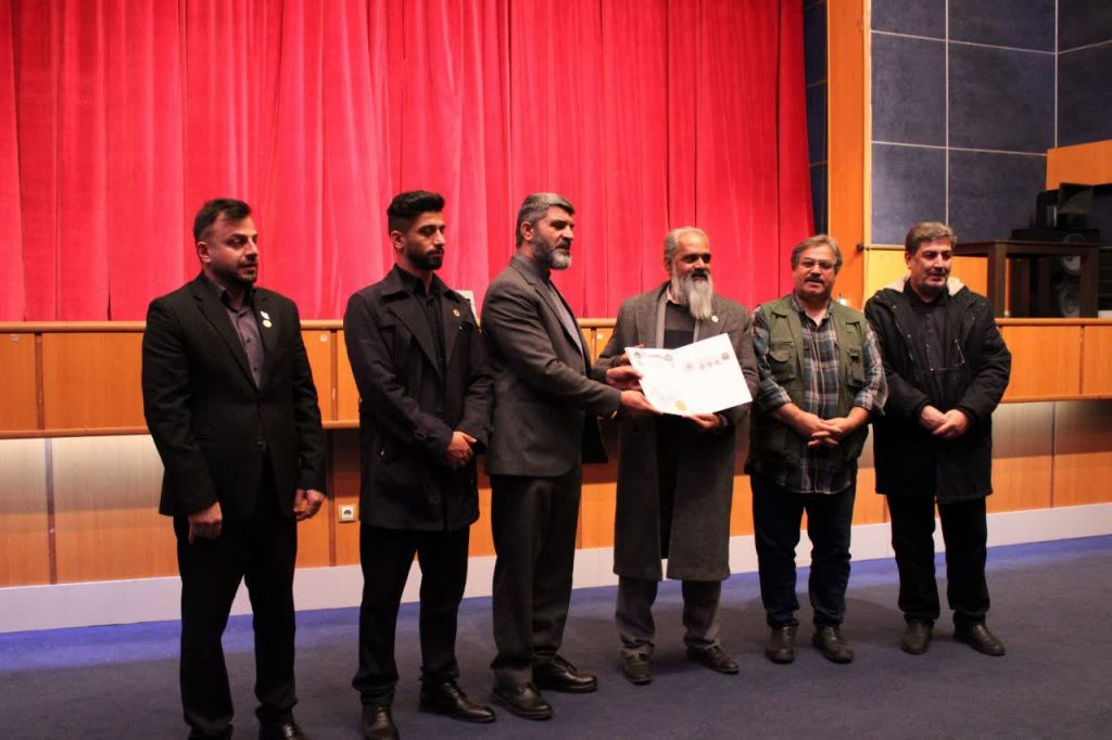 نشان صلح و سازش اتحادیه جهانی اقوام ایرانی به استاد عباس صیادی اهدا شد