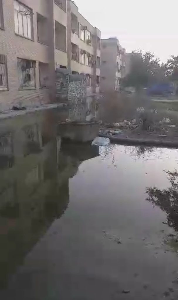 پسزدگی مکرر فاضلاب در شهرک شهید صباغان بندر امام خمینی؛ مشکل ۱۵ ساله ساکنان همچنان پابرجاست