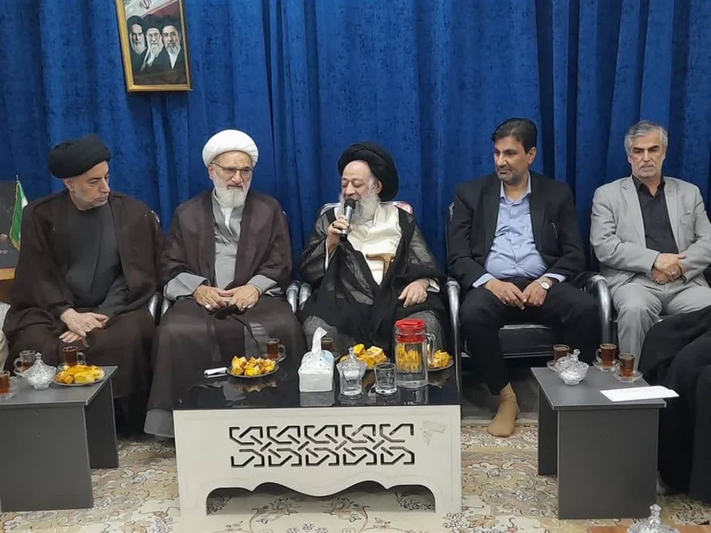 تقدیر از خانواده شهدای جنگ رمضان در آبادان با حضور آیت‌الله موسوی جزایری