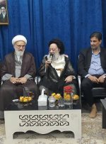 تقدیر از خانواده شهدای جنگ رمضان در آبادان با حضور آیتالله موسوی جزایری تقدیر از خانواده شهدای جنگ رمضان در آبادان با حضور آیتالله موسوی جزایری